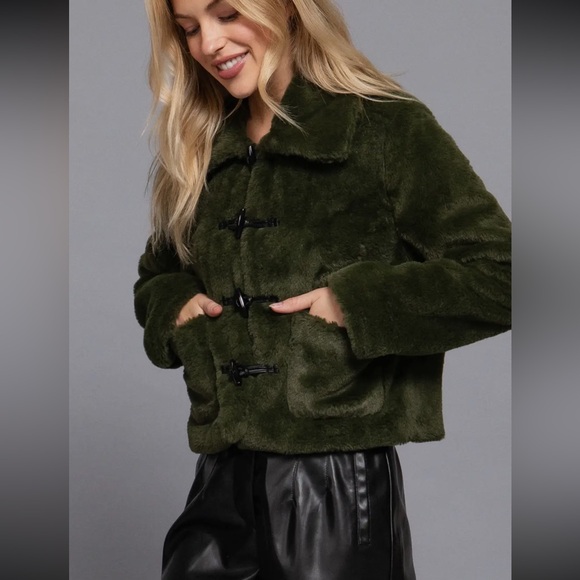 LONG SLEEVE COLLAR WITH TOGGLE FAUX FUR JACKET - Picture 3 of 6